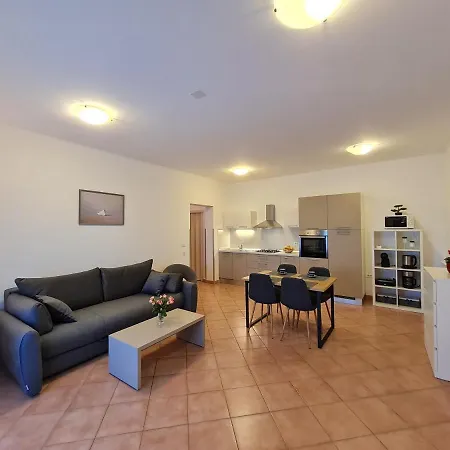 アパート Terranova ロヴィニ