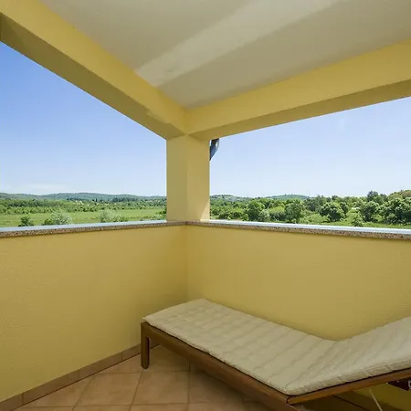 Terranova アパート ロヴィニ